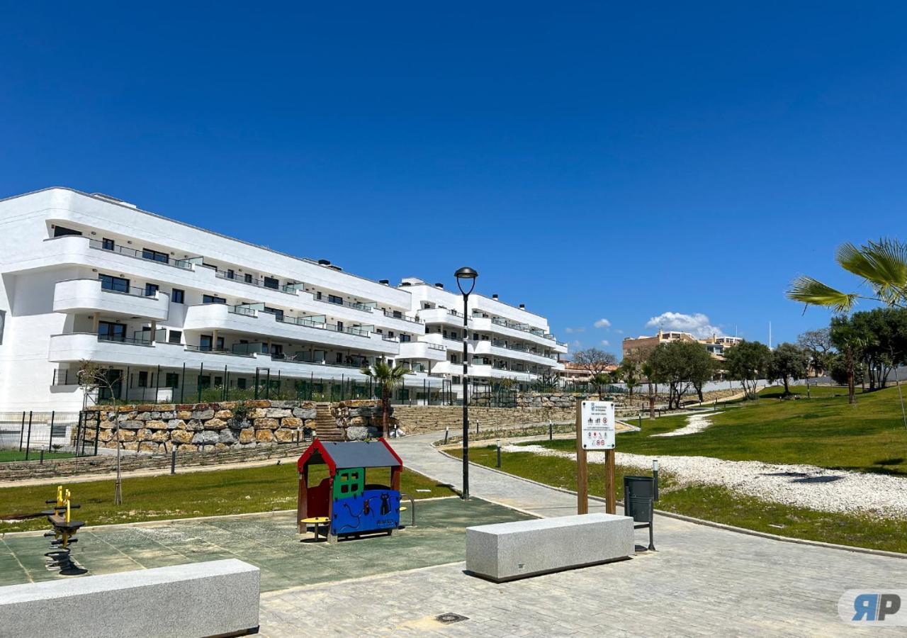 Archidona With Terrace And Garden View Apartamento Estepona